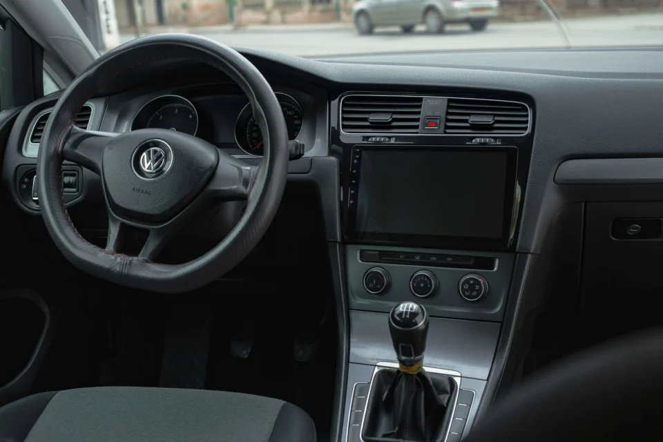 Serwis klimatyzacji i ozonowanie wnętrza w Volkswagenie Golfie